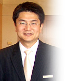 楠井 学 氏