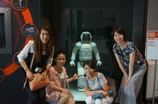 日本未来科学館にて～ASIMOと一緒に記念撮影