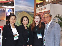 Tourism Expo Japan 2014のフィリピンブースにて　日本人営業マネジャーの一ノ宮由美さんと