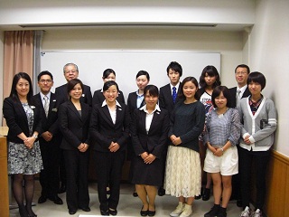予選会参加の弁士（日本語、英語部門）と審査員の先生方