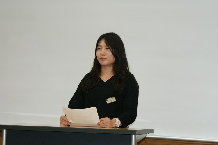弁論を発表する弁士　日本語部門