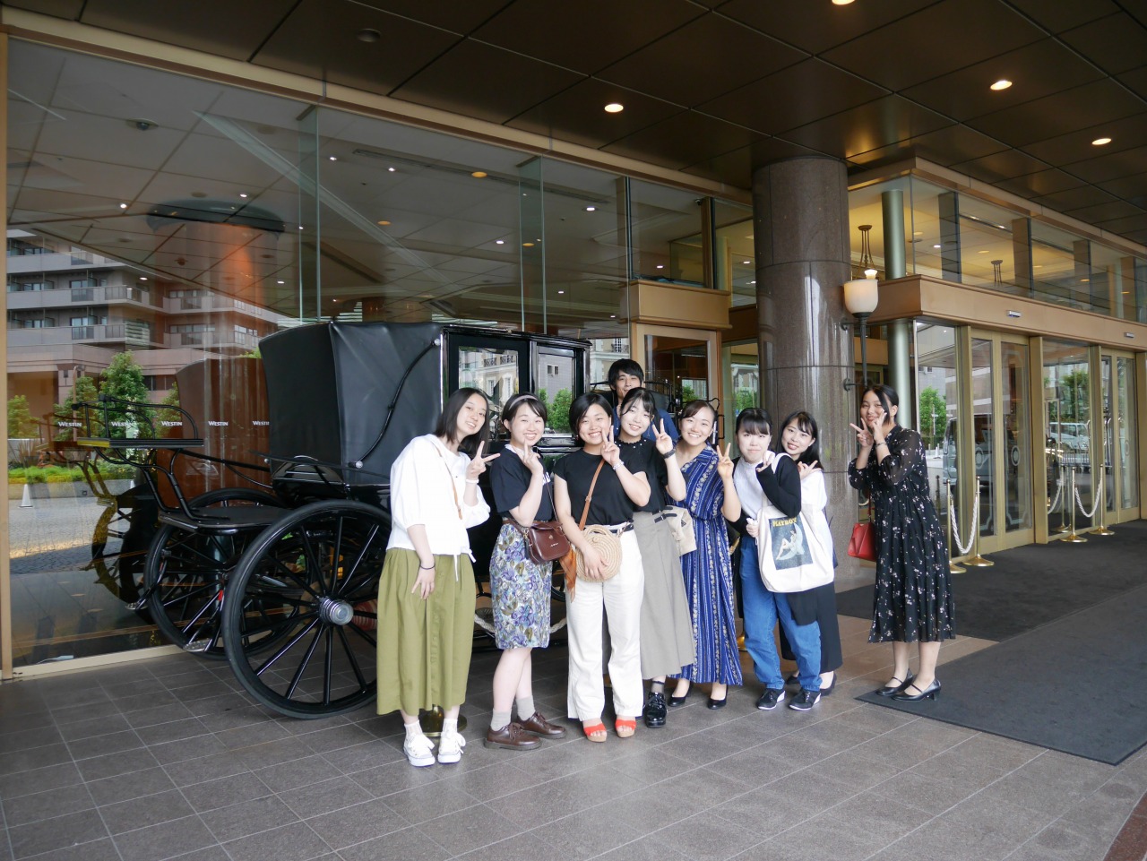 ウェスティンホテル東京といえば、馬車！の前での記念撮影