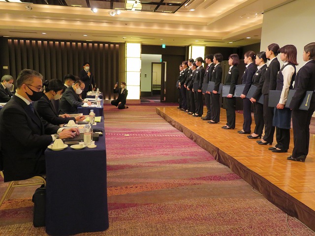 2チームの発表を終え、日本ホテル株式会社 総務部 課長 村元様より総評をいただきました