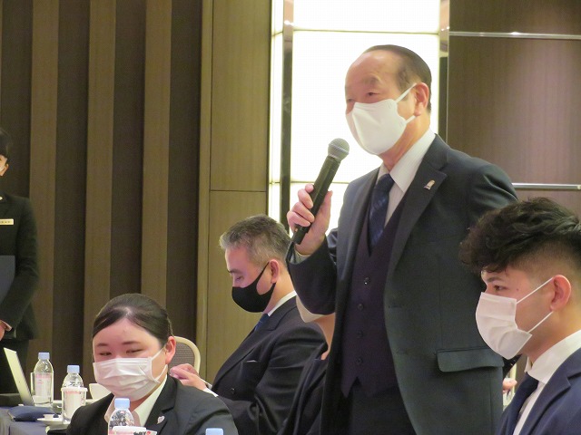 2チームの発表を終え、公益社団法人日本ブライダル文化振興協会 専務理事 野田様より総評をいただきました
